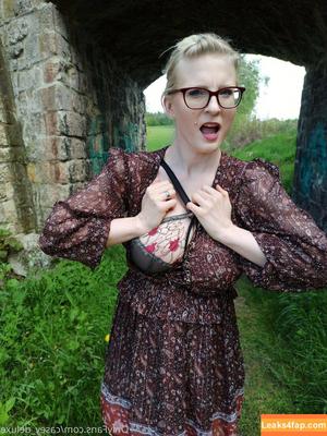 Casey Deluxe photo #0108