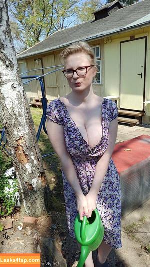 Casey Deluxe photo #0200