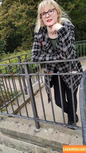 Casey Deluxe photo #0243