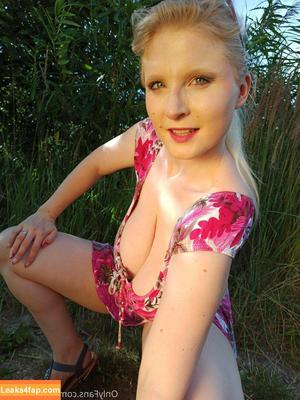 Casey Deluxe photo #0273