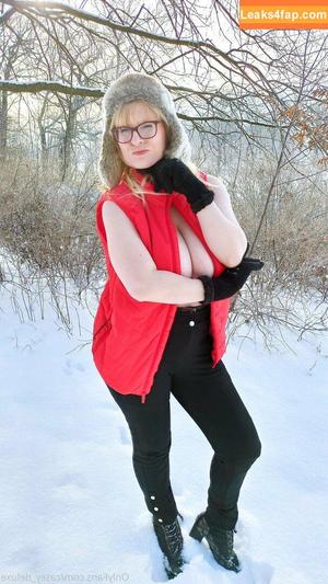 Casey Deluxe photo #0280