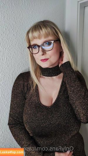 Casey Deluxe photo #0286