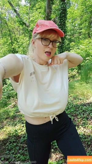 Casey Deluxe photo #0316