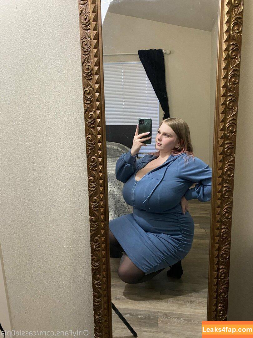 Cassie0pia / tcassie0pia / therealcassie0pia leaked photo photo #0460