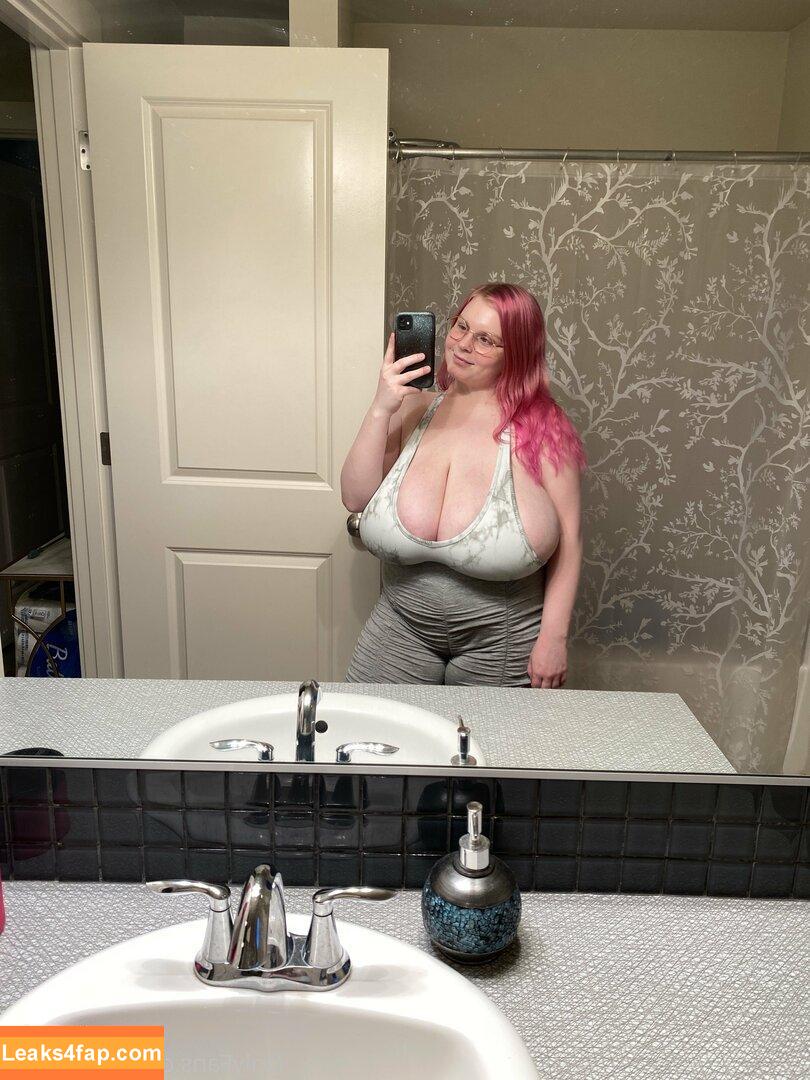 Cassie0pia / tcassie0pia / therealcassie0pia leaked photo photo #0640