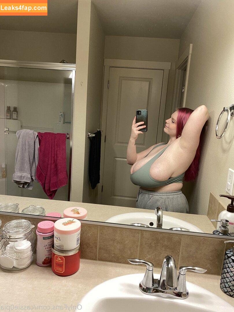 Cassie0pia / tcassie0pia / therealcassie0pia leaked photo photo #0652