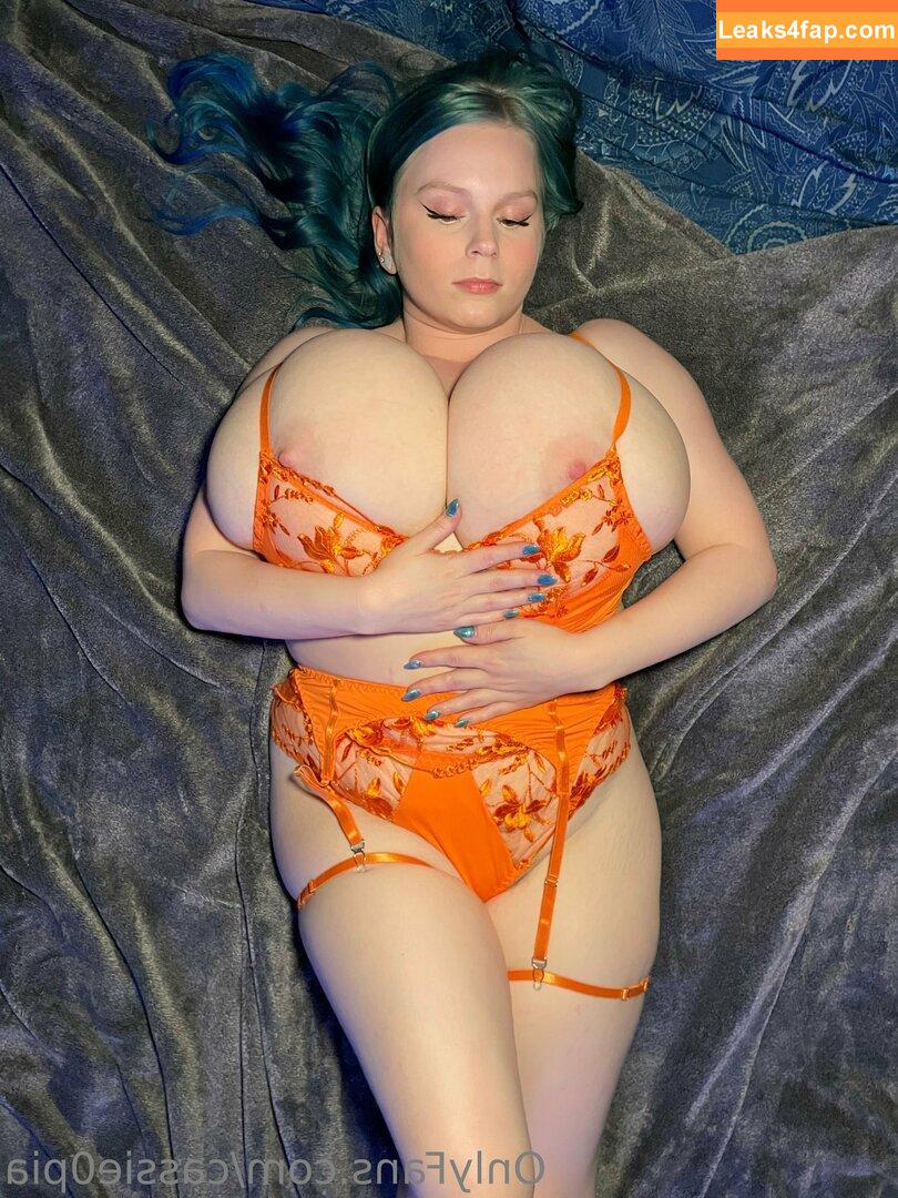 Cassie0pia / tcassie0pia / therealcassie0pia leaked photo photo #0863