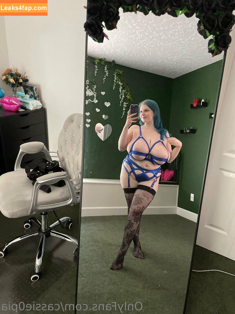 Cassie0pia / tcassie0pia / therealcassie0pia leaked photo photo #0907