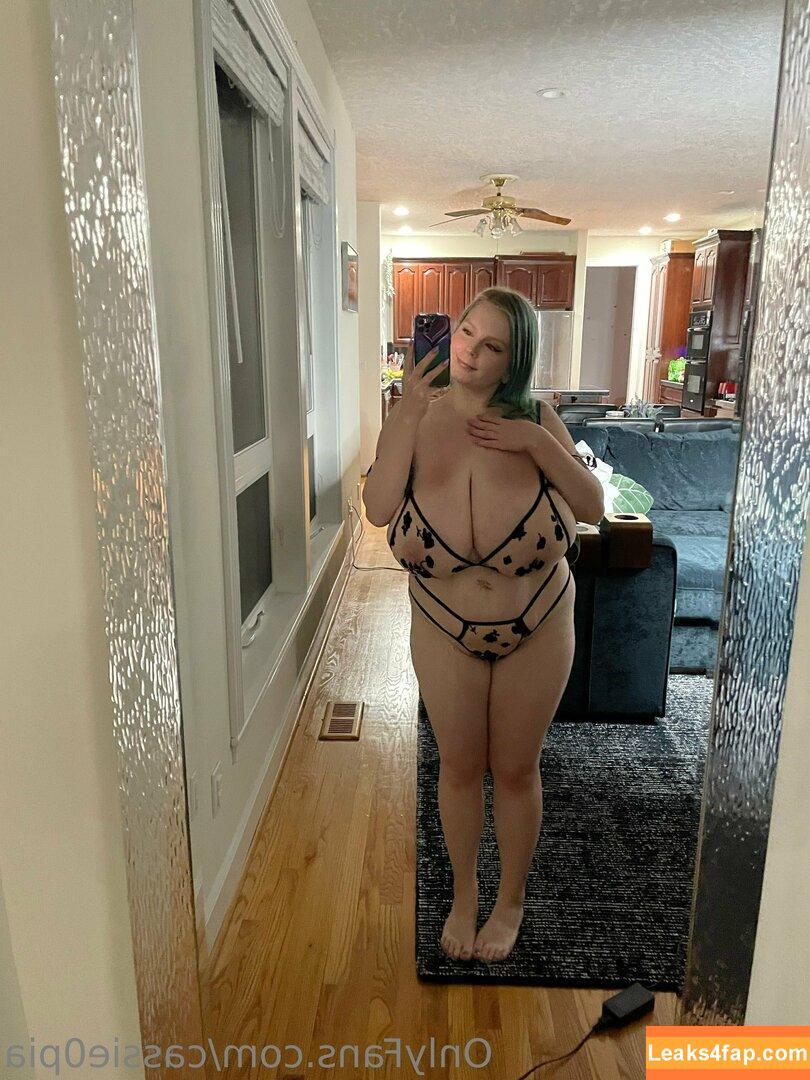 Cassie0pia / tcassie0pia / therealcassie0pia leaked photo photo #0947