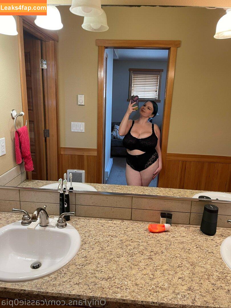 Cassie0pia / tcassie0pia / therealcassie0pia leaked photo photo #1170