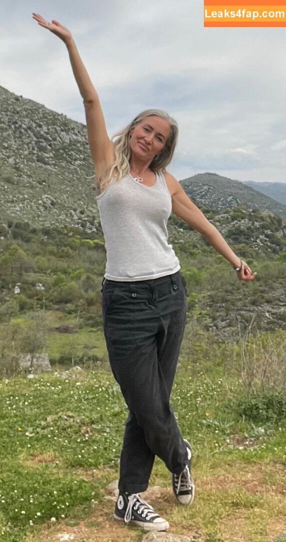 Catherine Lennard / its_van_life / itsvanlife leaked photo photo #0003