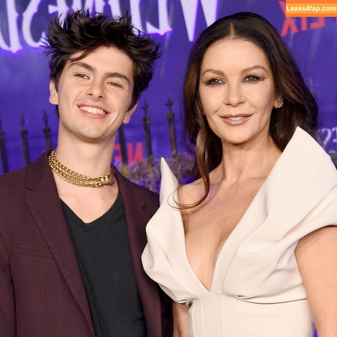 Catherine Zeta Jones / catherinezetajones leaked photo photo #0137