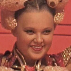 Celebrity Guilty Pleasures & Underrated Women фото #0006