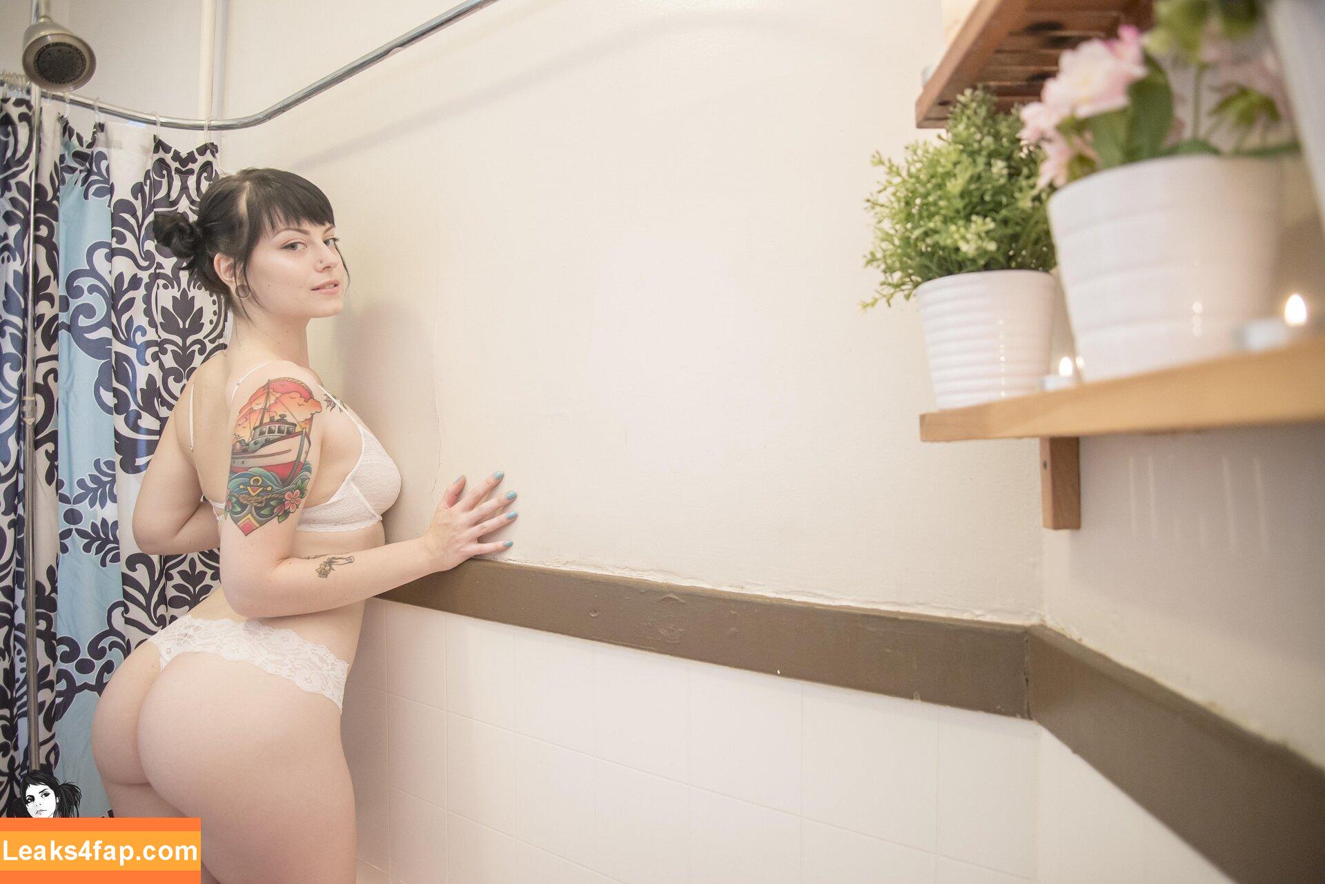 Cere Suicide /  leaked photo photo #0011