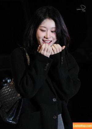 Chaeryeong photo #0042