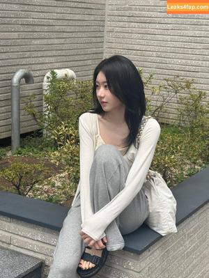 Chaeryeong photo #0107