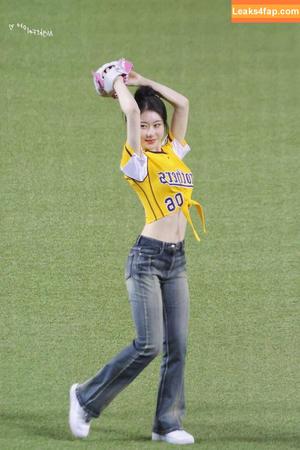 Chaeryeong photo #0111