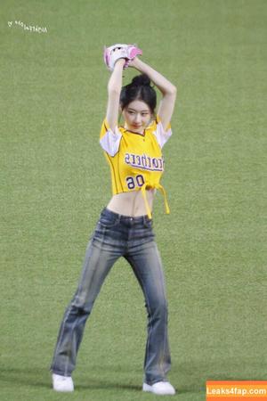 Chaeryeong photo #0113