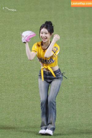 Chaeryeong photo #0115