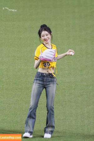 Chaeryeong photo #0116