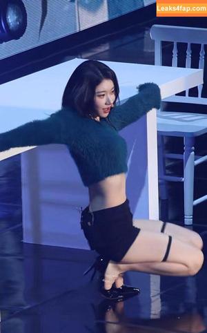 Chaeryeong photo #0123