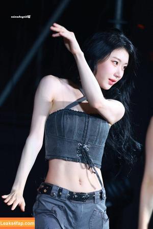 Chaeryeong photo #0126