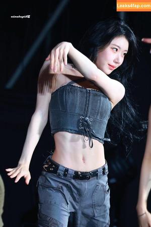 Chaeryeong photo #0127