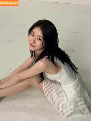 Chaeryeong photo #0178