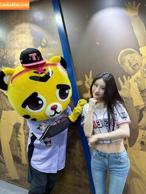 Chaeryeong photo #0215