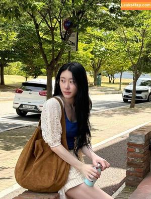 Chaeryeong photo #0233