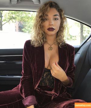 Chantel Jeffries photo #0998