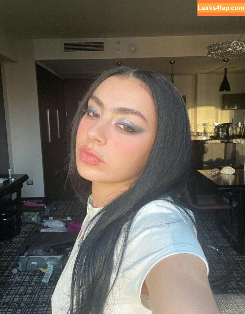 Charli XCX / charli_xcx / charlignarly / charlixcx / https: leaked photo photo #0335