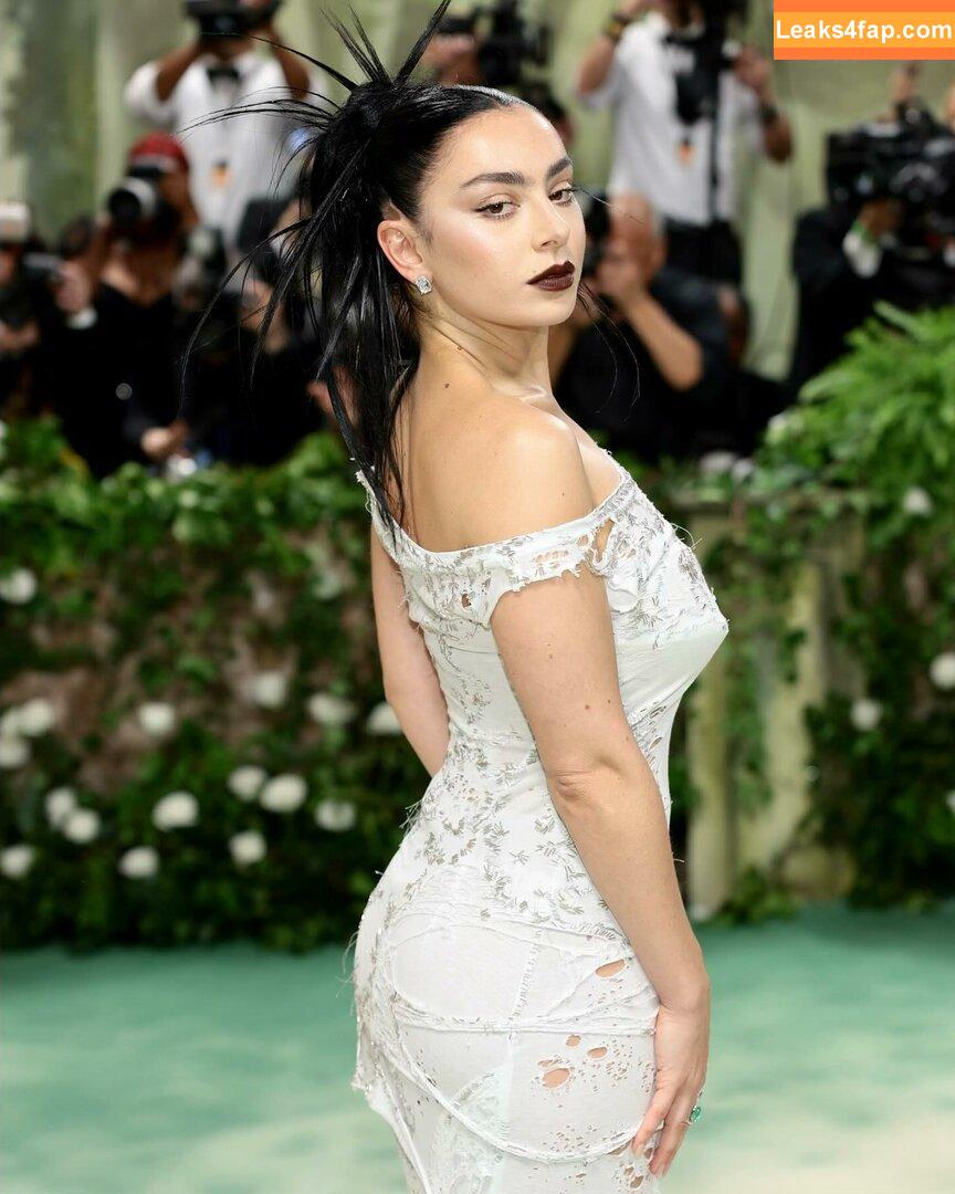 Charli XCX / charli_xcx / charlignarly / charlixcx / https: leaked photo photo #0975