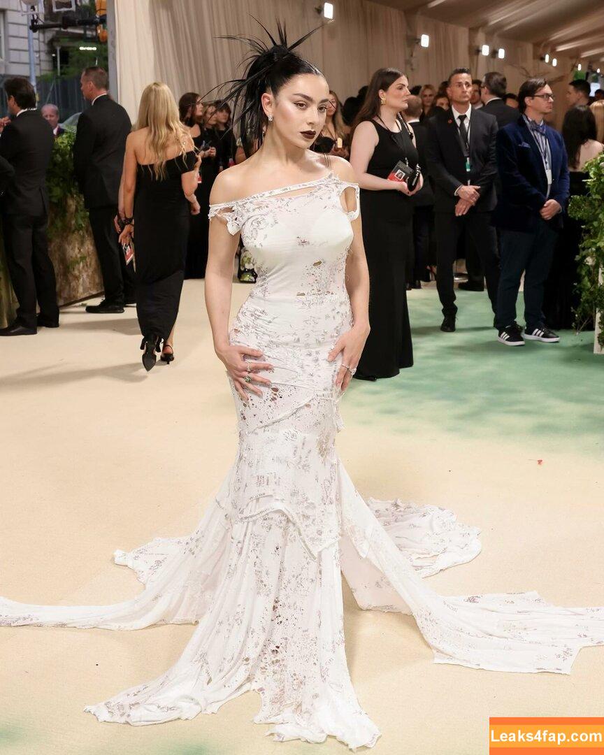 Charli XCX / charli_xcx / charlignarly / charlixcx / https: leaked photo photo #0978