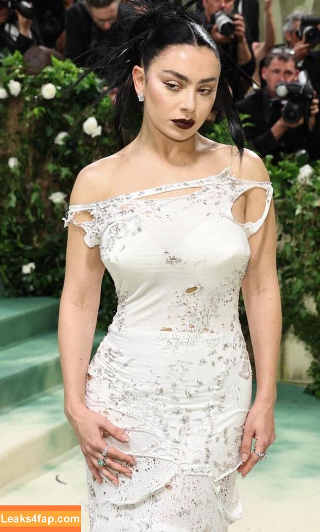 Charli XCX / charli_xcx / charlignarly / charlixcx / https: leaked photo photo #0985
