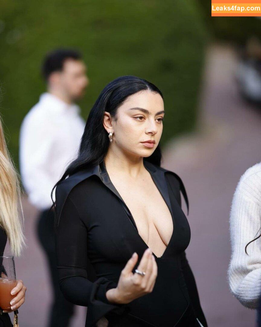 Charli XCX / charli_xcx / charlignarly / charlixcx / https: leaked photo photo #0989
