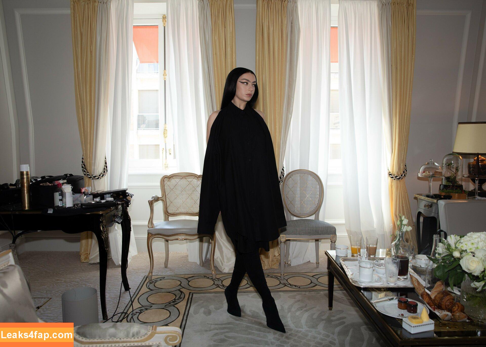 Charli XCX / charli_xcx / charlignarly / charlixcx / https: leaked photo photo #1225