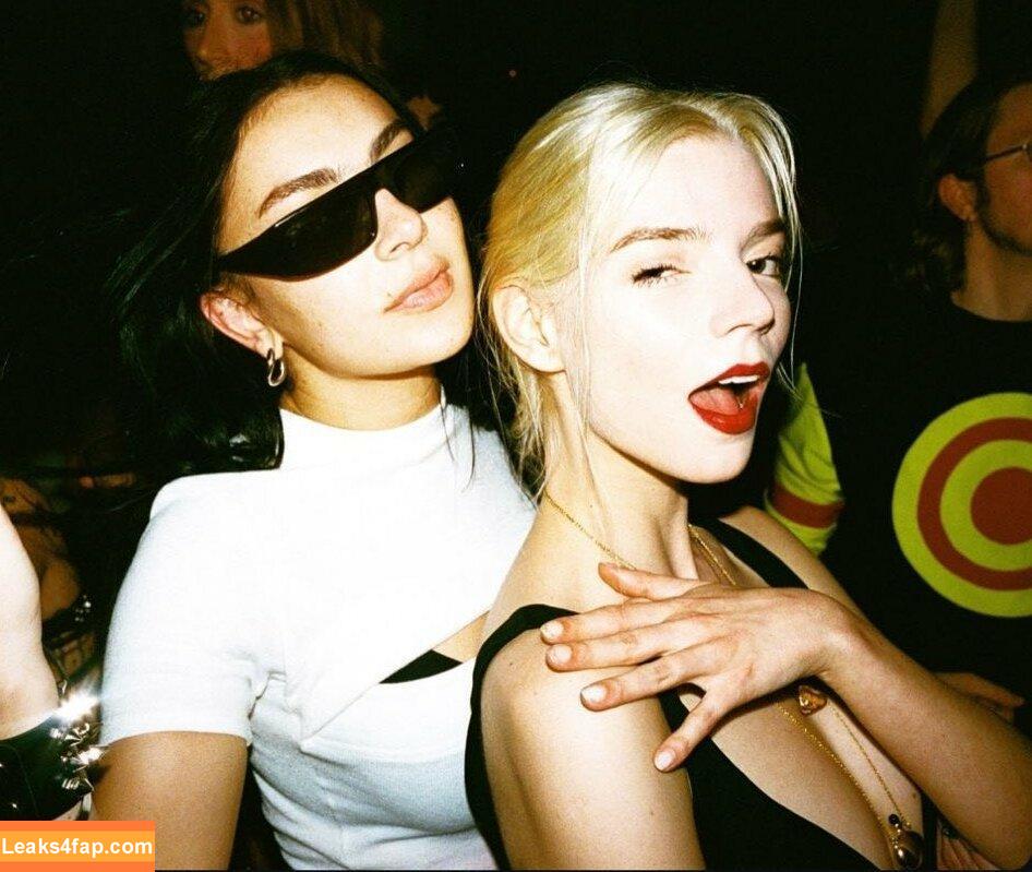 Charli XCX / charli_xcx / charlignarly / charlixcx / https: leaked photo photo #1601