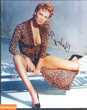 Charlize Theron photo #0021