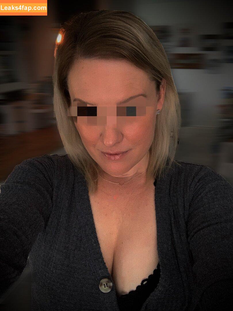 CharlizeFoXXX / cdn_hotwife_foxygin_2.0 / u271858293 leaked photo photo #0038