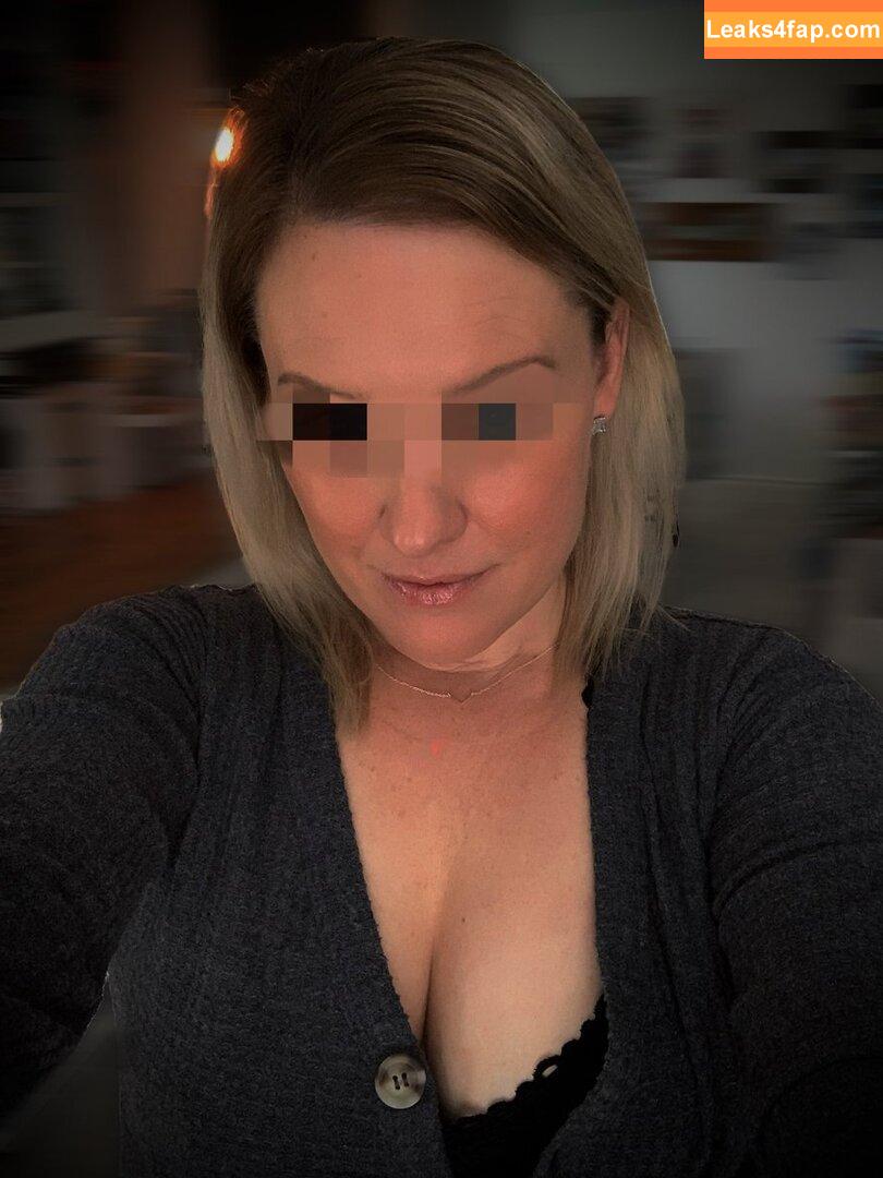CharlizeFoXXX / cdn_hotwife_foxygin_2.0 / u271858293 leaked photo photo #0039