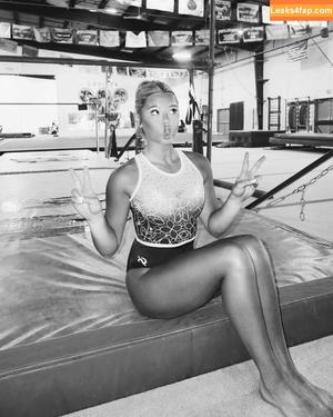 Charlotte Booth photo #0001