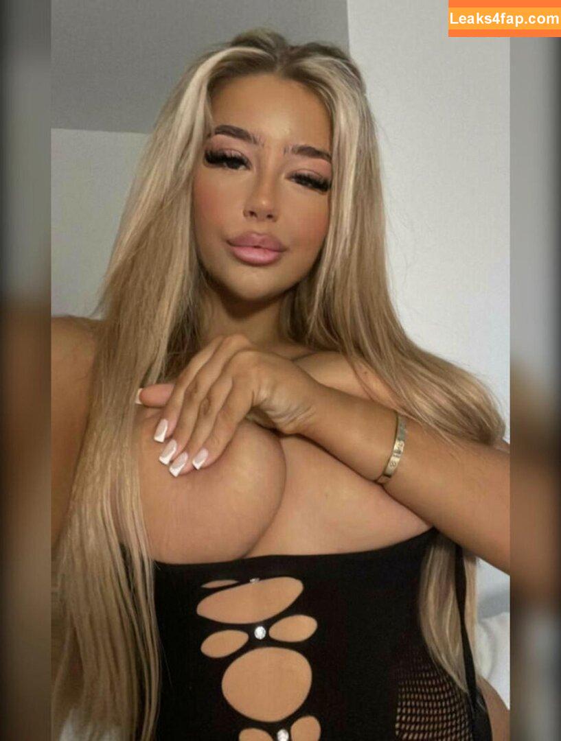 Charlotte L /  leaked photo photo #0008