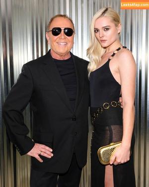 Charlotte Lawrence фото #0302