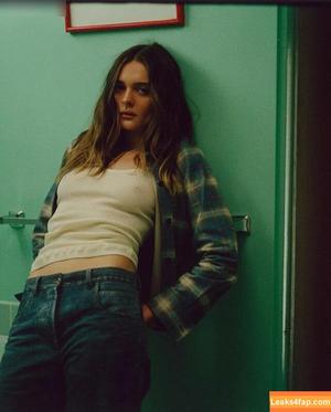 Charlotte Lawrence фото #0380