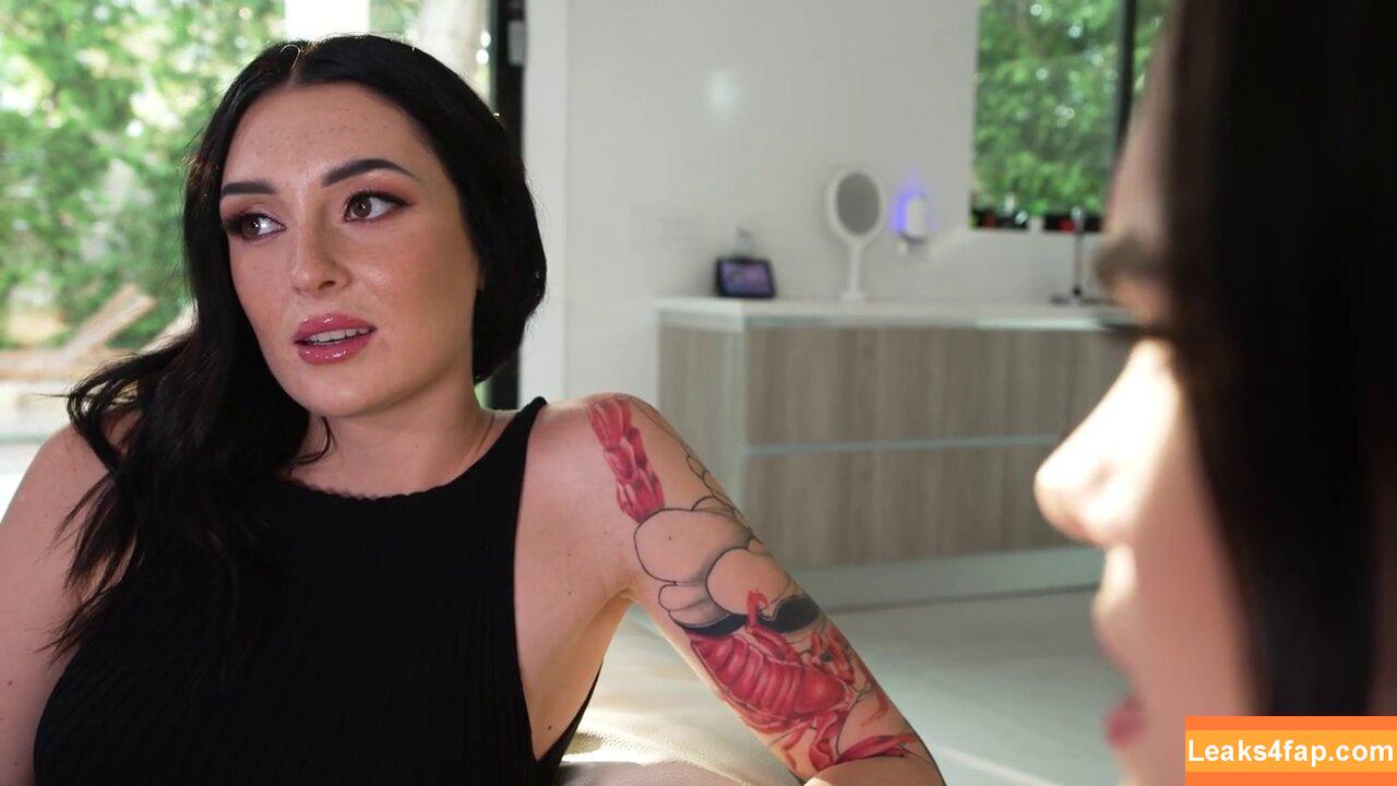 Charlotte Sins / charlote_sins / charlottesins / charlottesinssfw leaked photo photo #0557