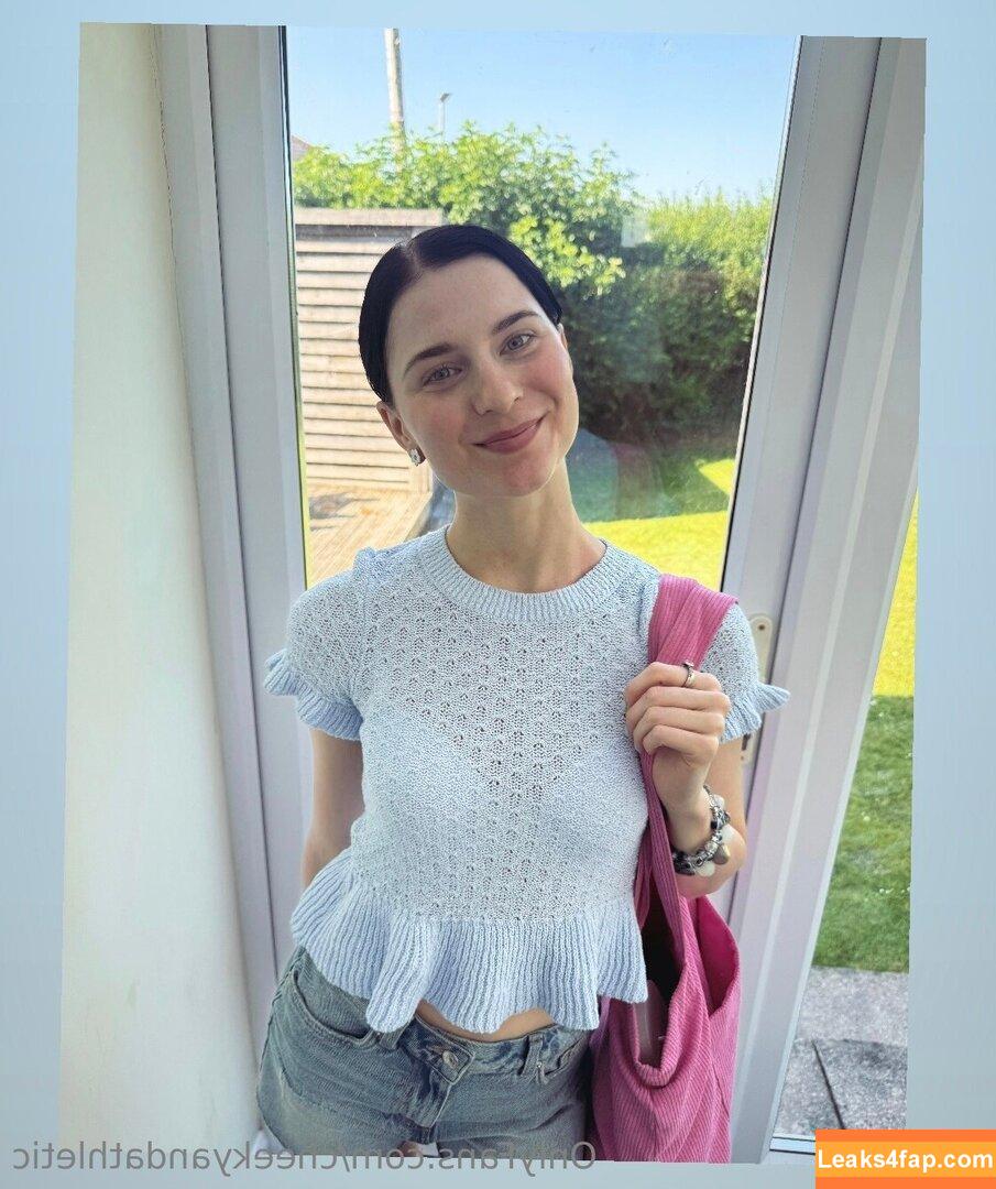 cheekyandathletic /  leaked photo photo #0001