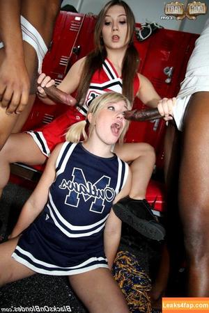 Cheerleaders photo #0013