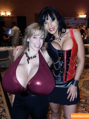 Chelsea Charms photo #2137