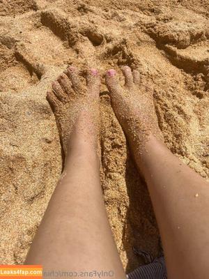 chiaratipsytoes photo #0019